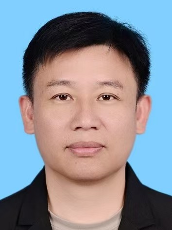 张新富